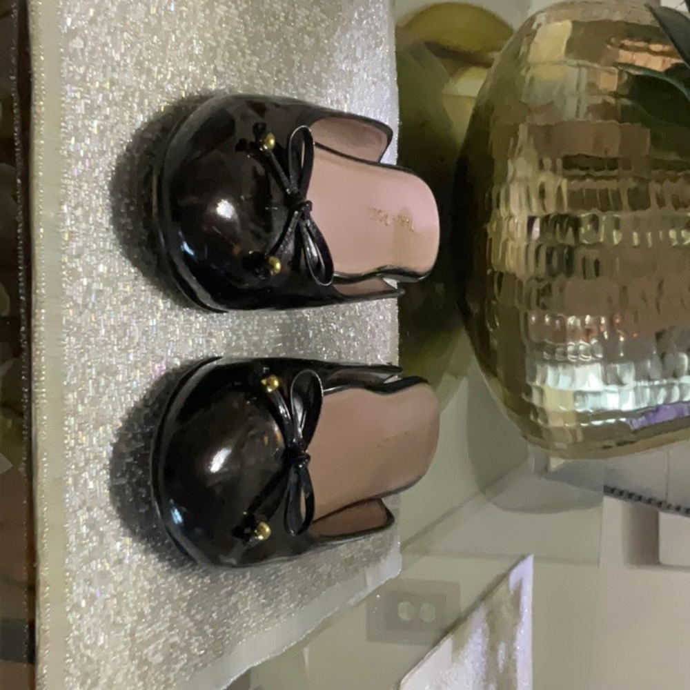 Black Women's Shoes with Bow Detail